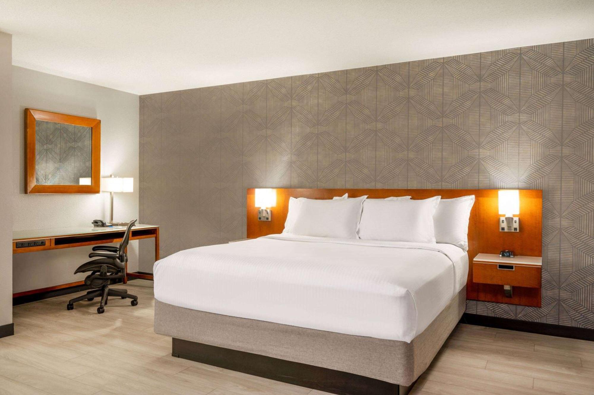Wyndham Indianapolis Airport Hotel Екстериор снимка