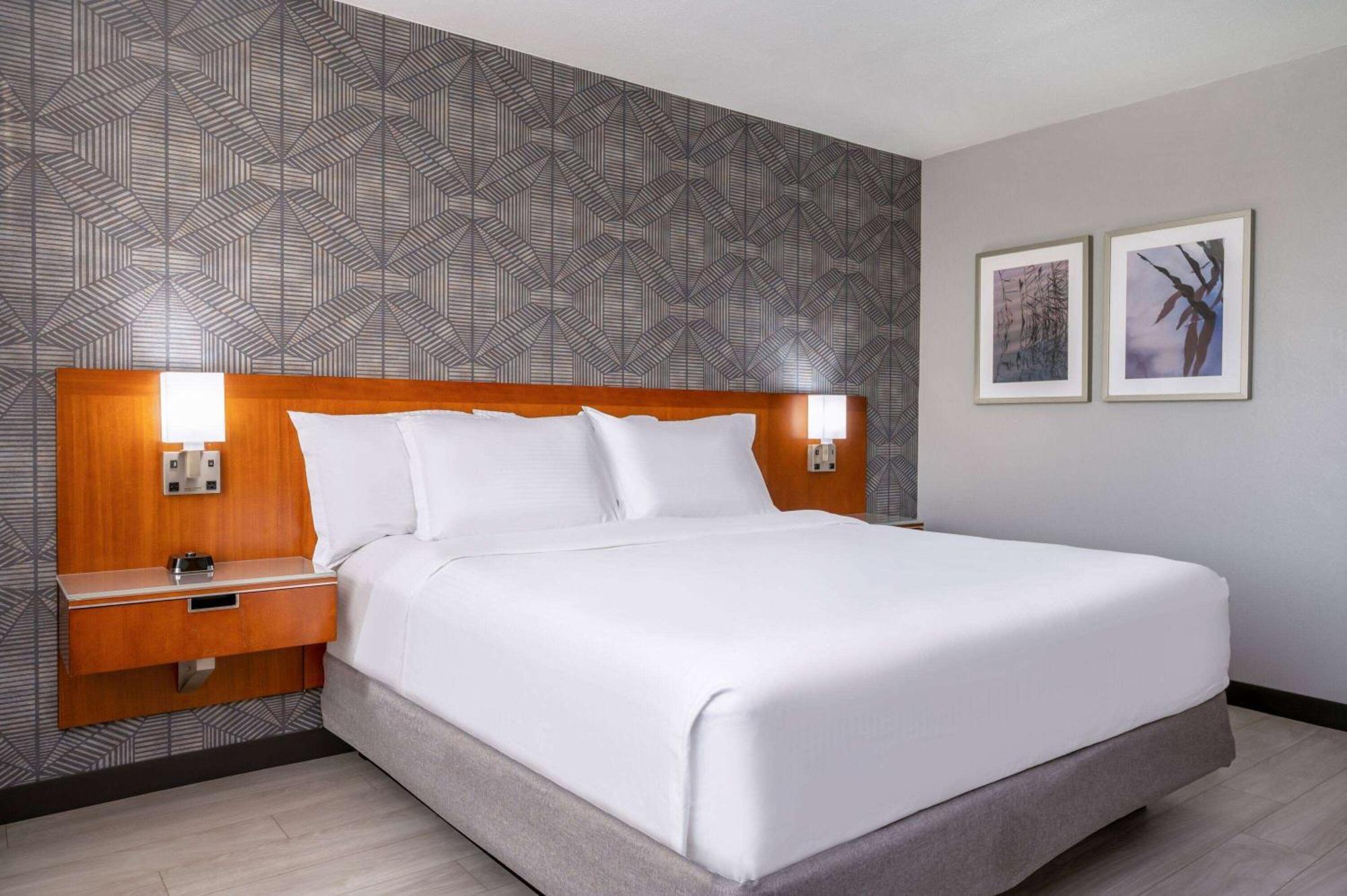 Wyndham Indianapolis Airport Hotel Екстериор снимка