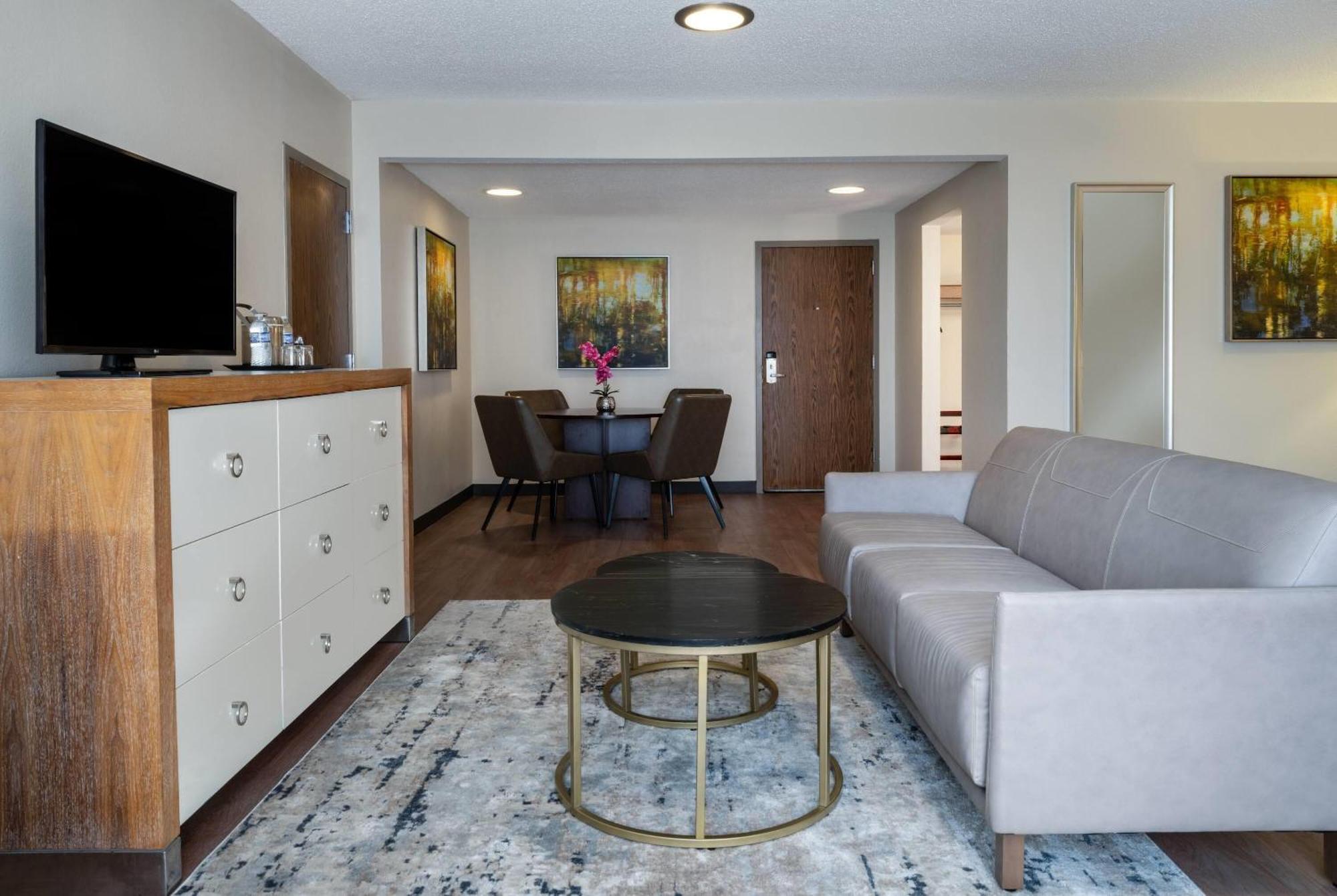 Wyndham Indianapolis Airport Hotel Екстериор снимка